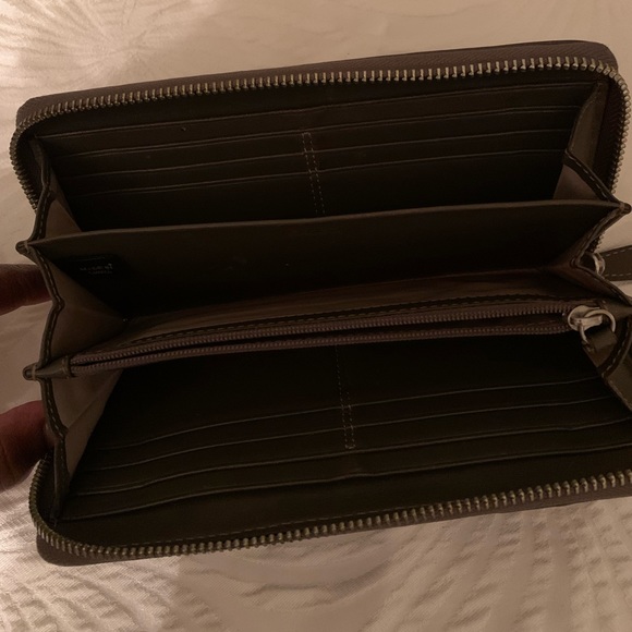 Coach Leather Wallet - Picture 4 of 6